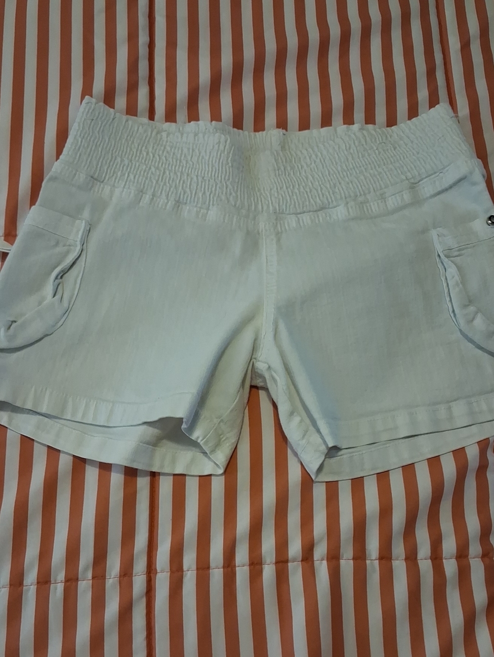 Kids White Elastic-Waist Casual Shorts.      '